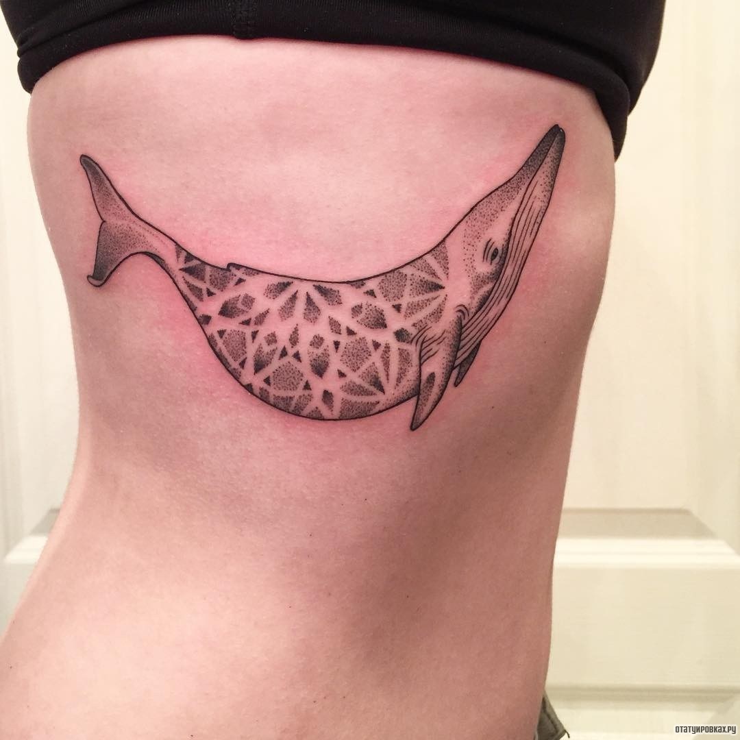 Фотография татуировки под названием «Большой кит»