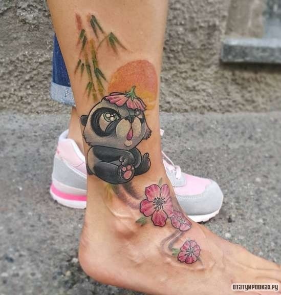 Фотография татуировки под названием «Панда с цветами»
