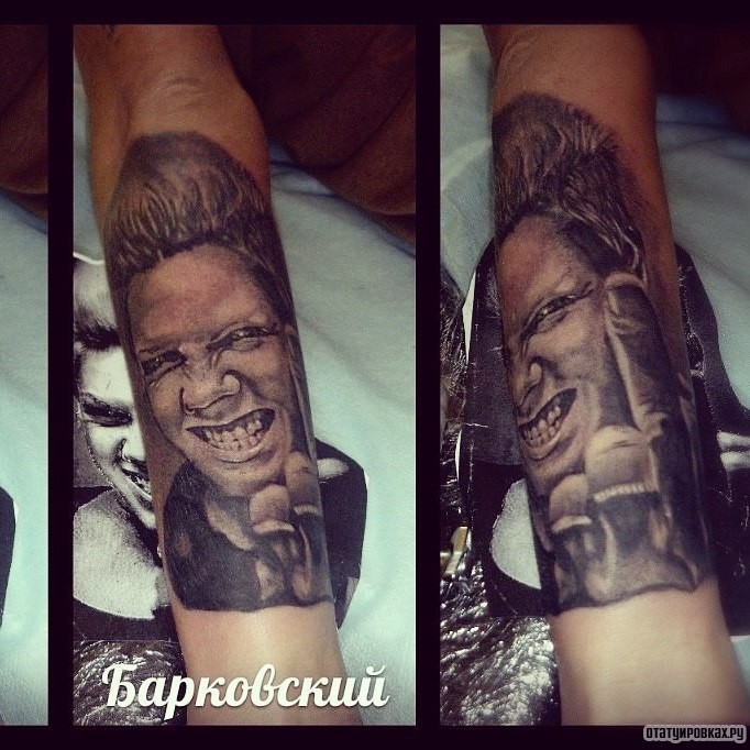 Фотография татуировки под названием «Человек манит пальцем»