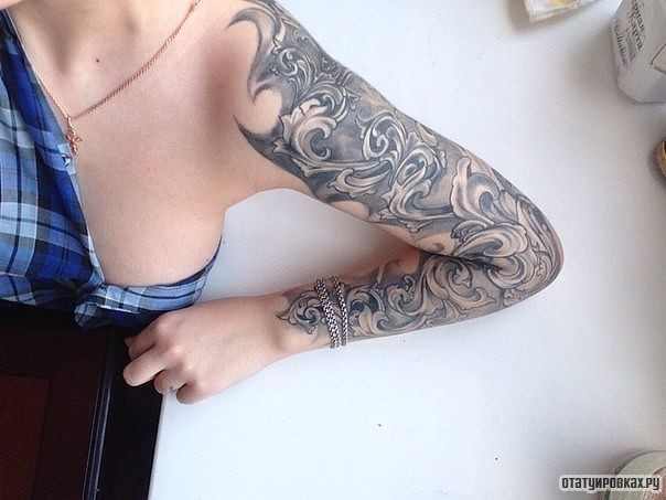 Фотография татуировки под названием «Узоры барокко во всю руку»