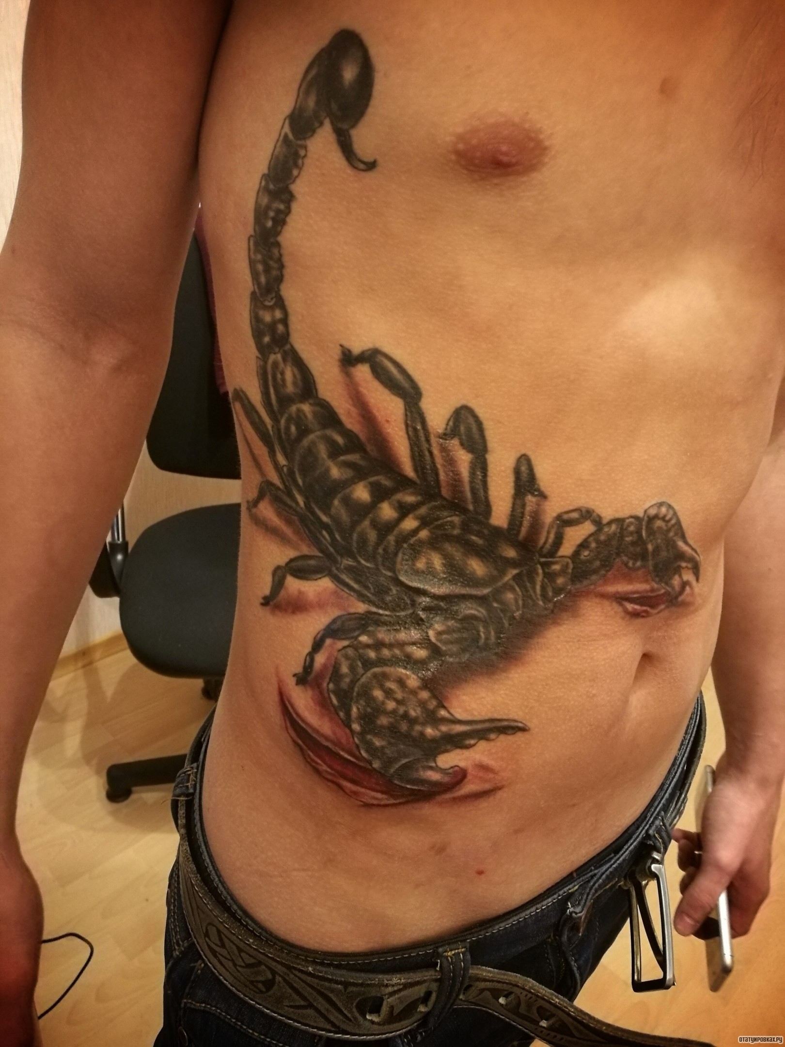 Фотография татуировки под названием «Большой скорпион»