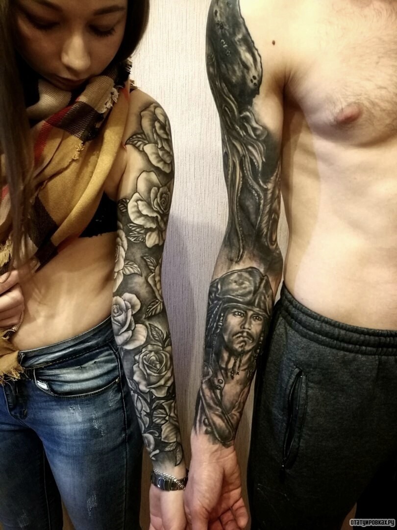 Фотография татуировки под названием «Джек воробей и розы - рукав»