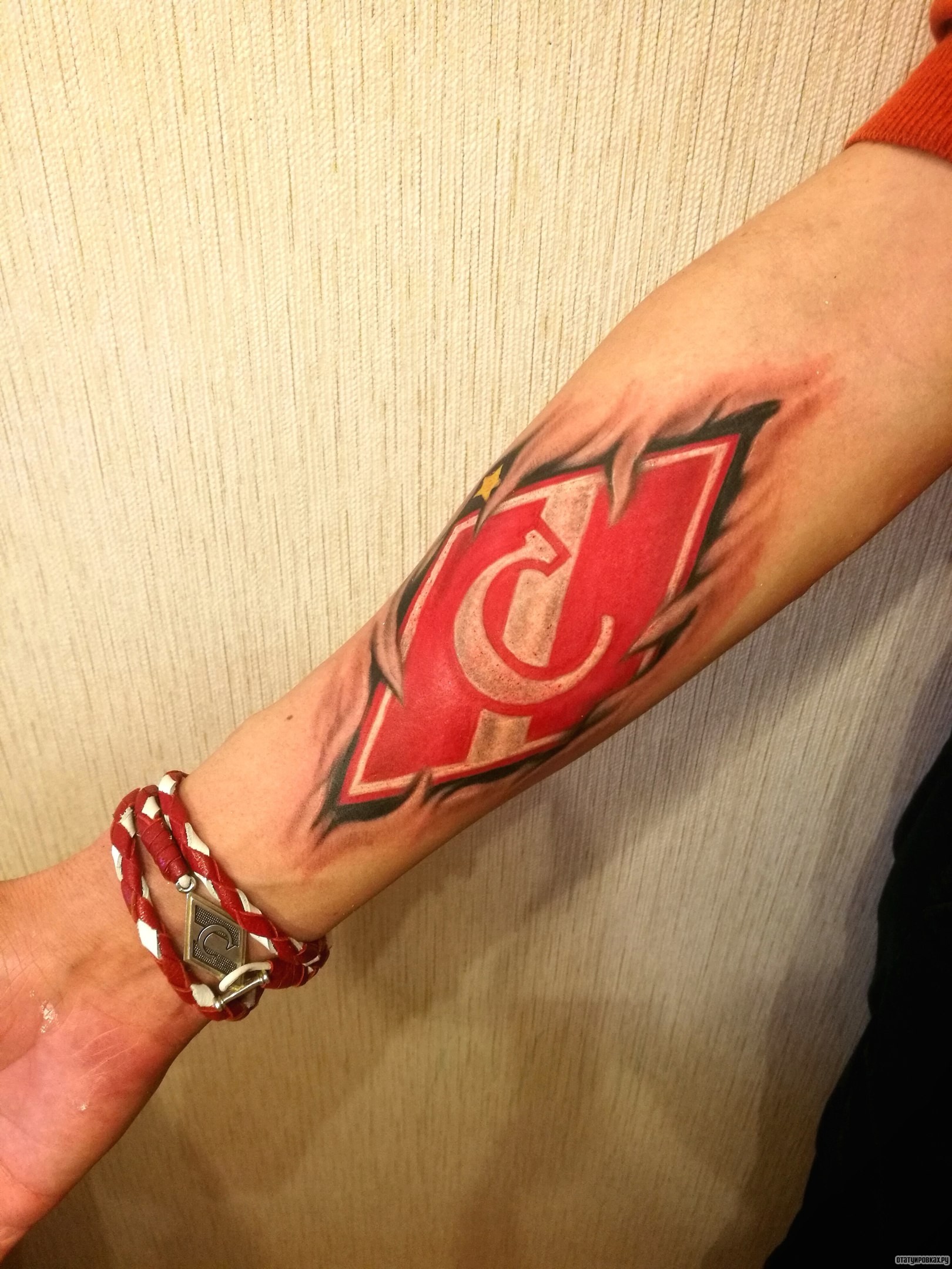 Фотография татуировки под названием «Символ спартака»