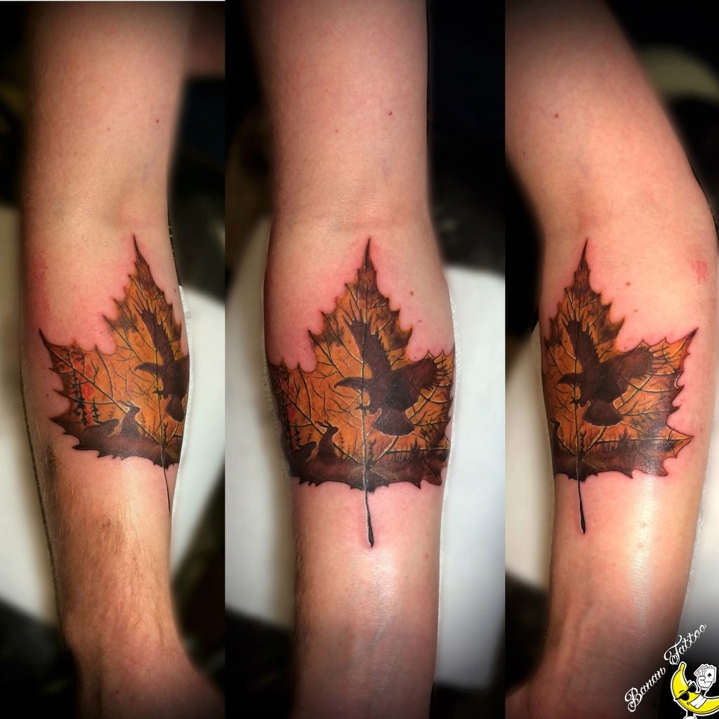 Фотография татуировки под названием «Кленовый лист»