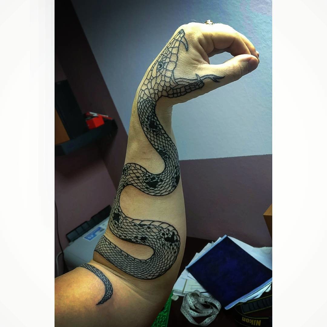 Фотография татуировки под названием «Кобра»