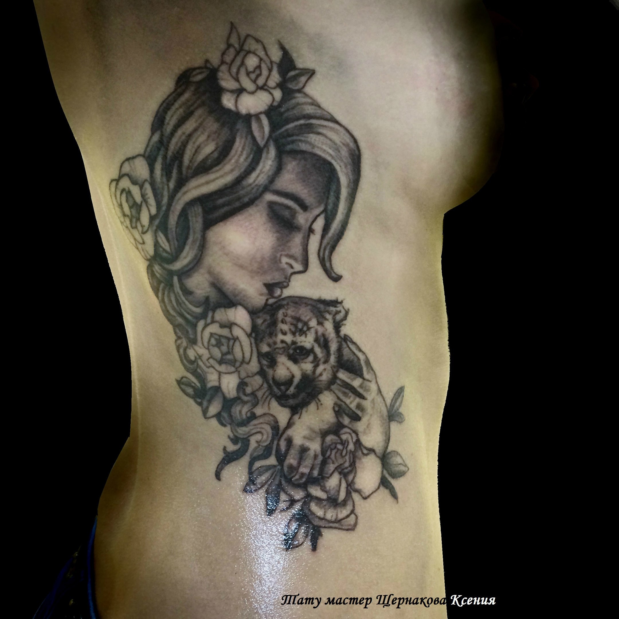Фотография татуировки под названием «Девушка со львенком»