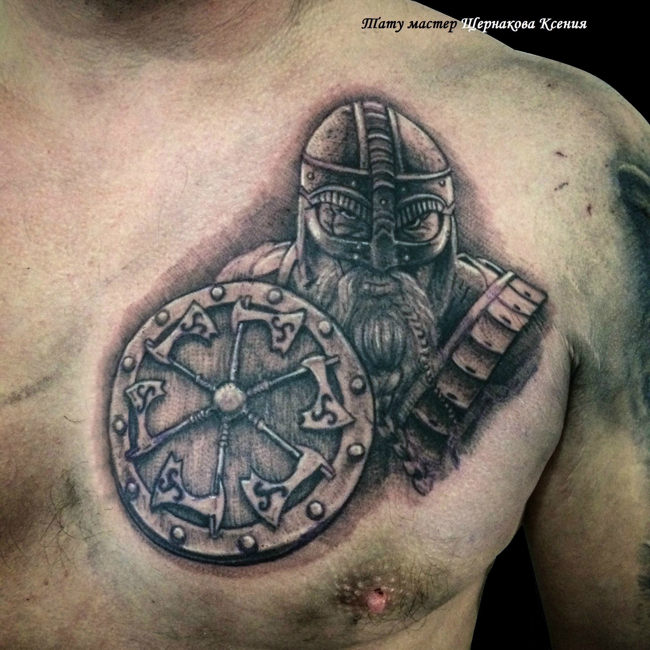 Фотография татуировки под названием «Викинг с щитом»