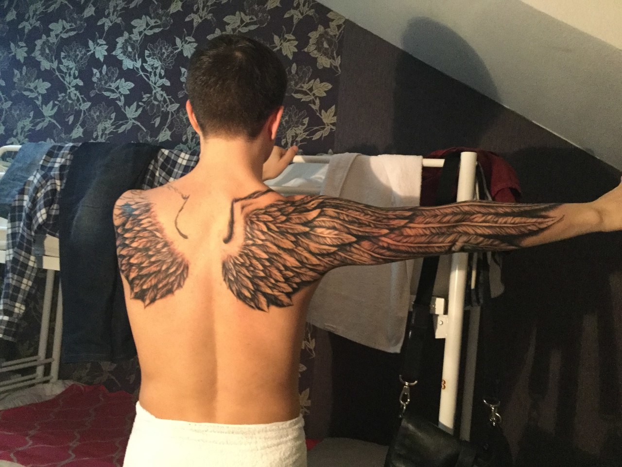Фотография татуировки под названием «крылья»