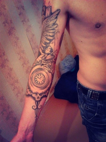 Фотография татуировки под названием «часы»