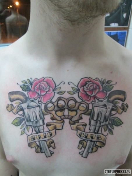 Фотография татуировки под названием «Пистолеты с розами»