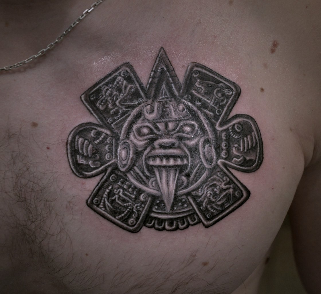 Фотография татуировки под названием «Солнце ра майя»