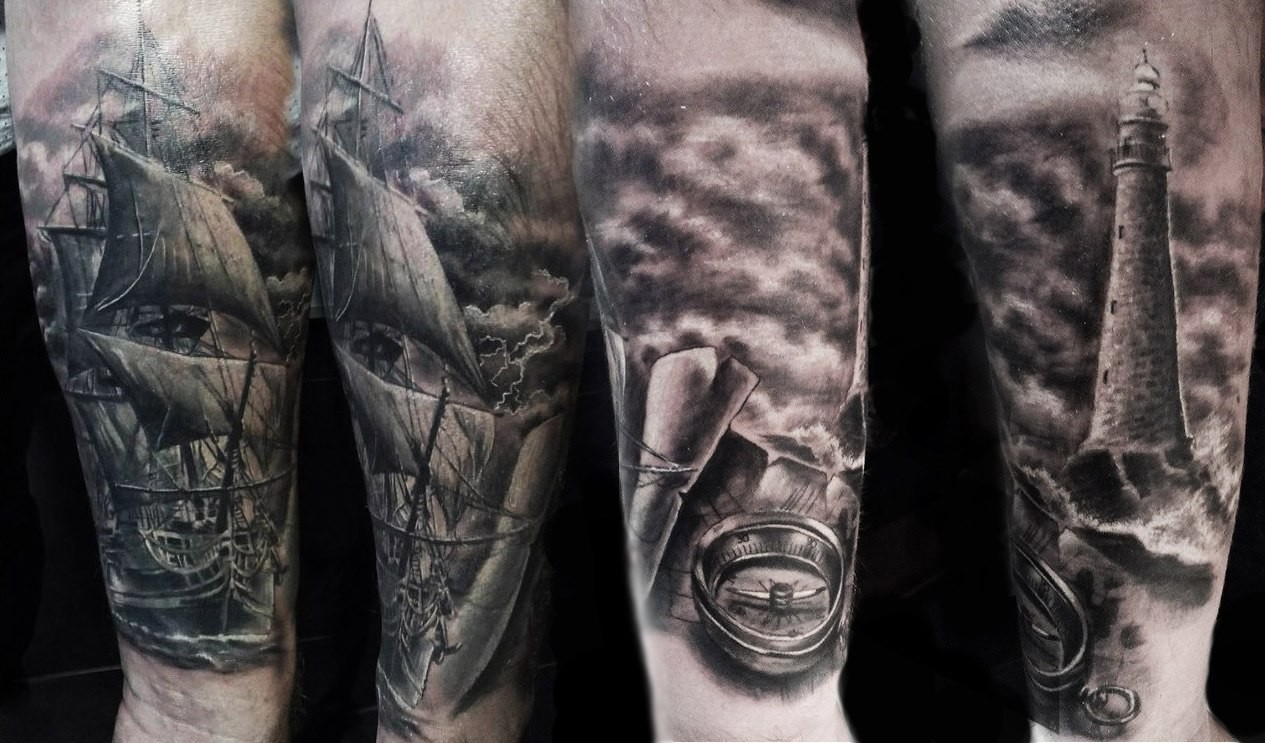 Фотография татуировки под названием «Корабль, маяк, компас»