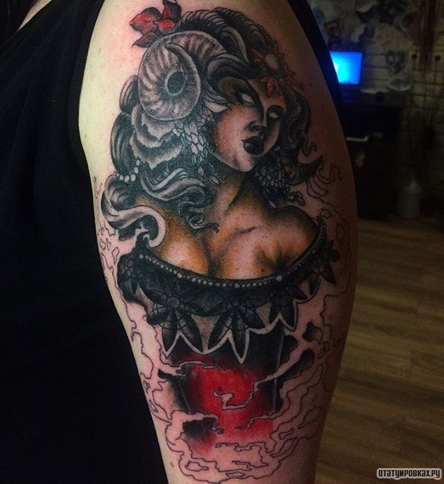 Фотография татуировки под названием «Девушка с рогами»
