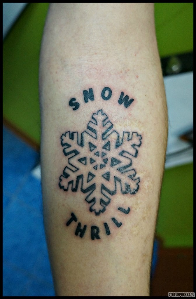 Фотография татуировки под названием «Снежинка»