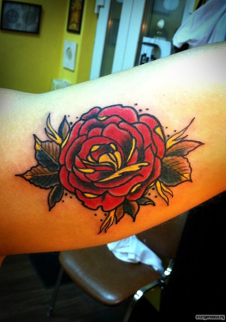 Фотография татуировки под названием «Красная роза»