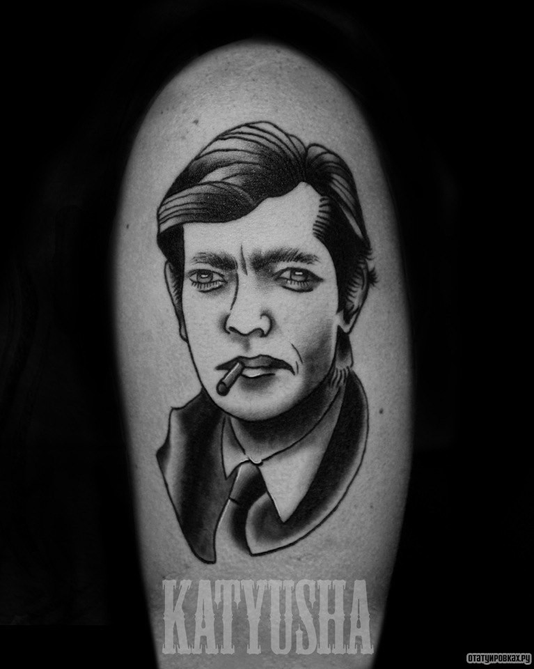 Фотография татуировки под названием «Человек с сигаретой»