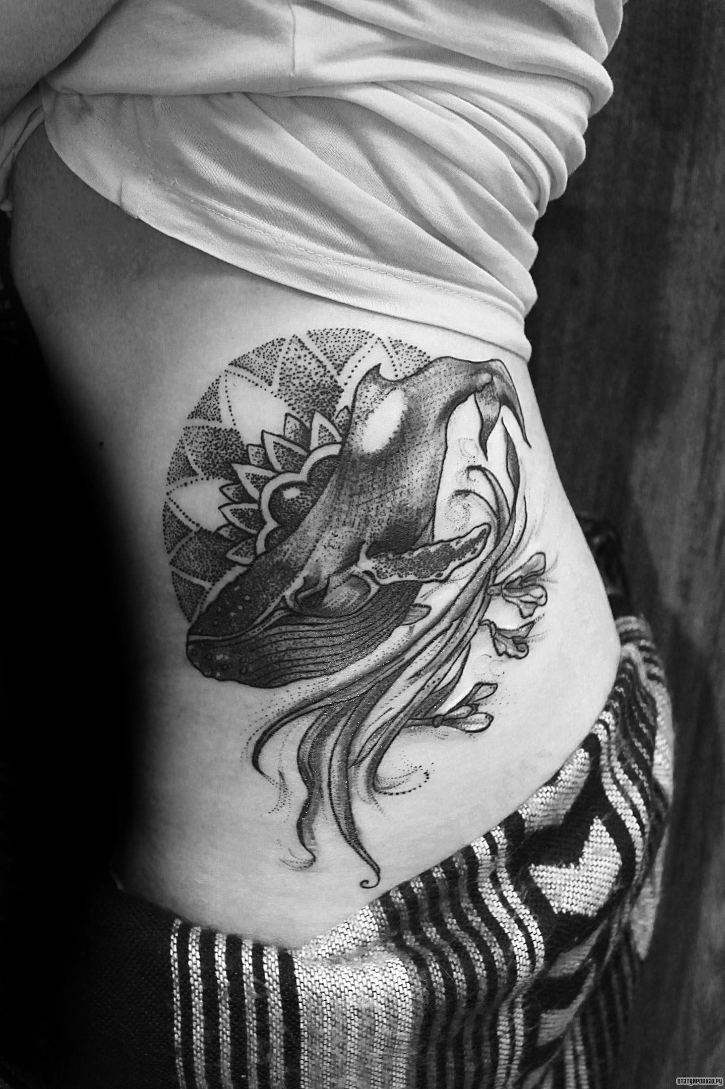 Фотография татуировки под названием «Кит с узором»