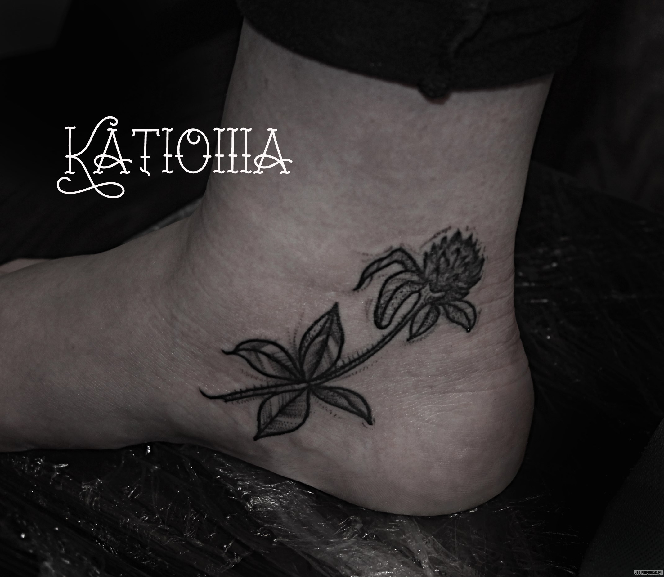 Фотография татуировки под названием «Цветок чб»