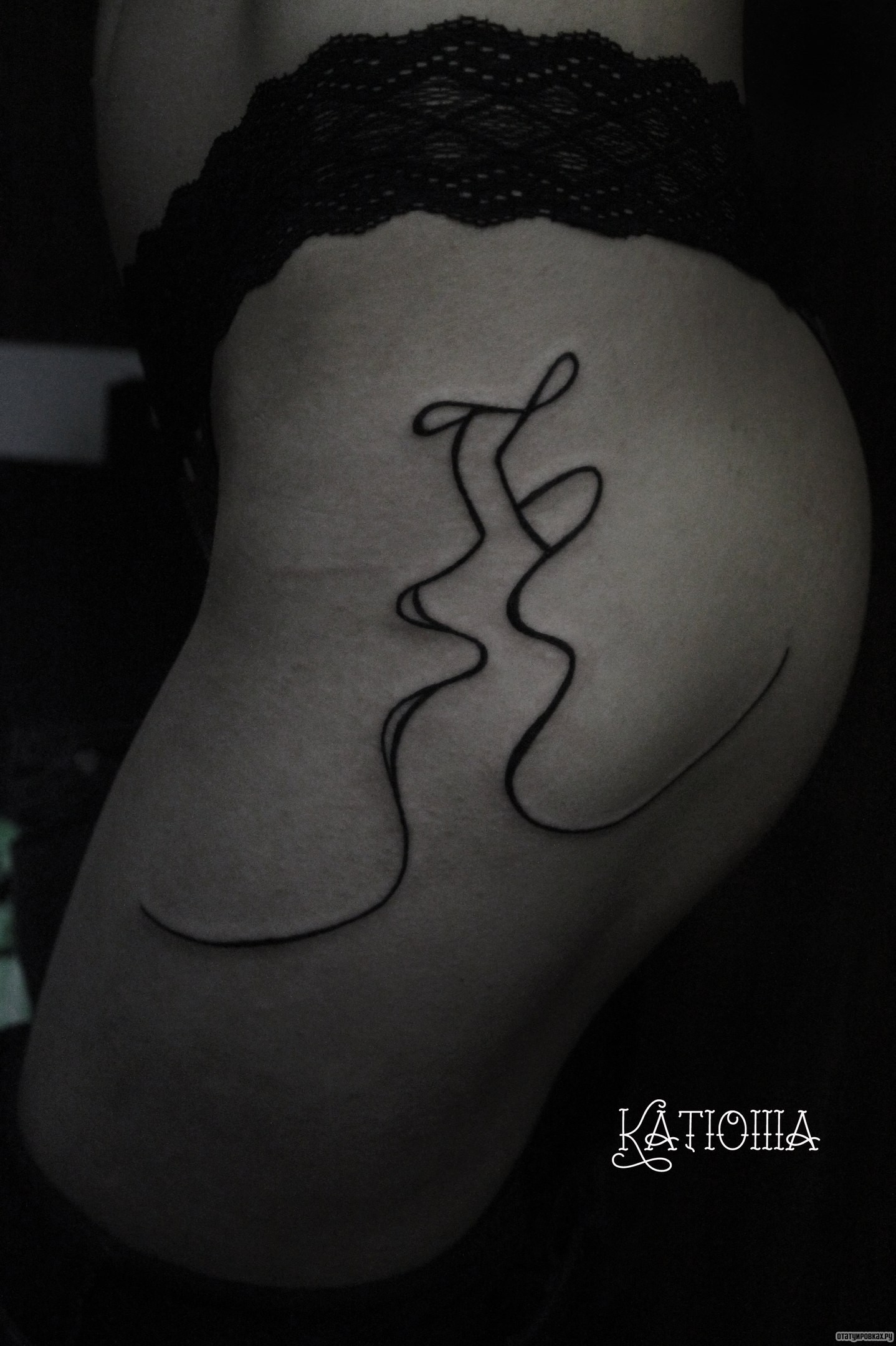 Фотография татуировки под названием «Линия»