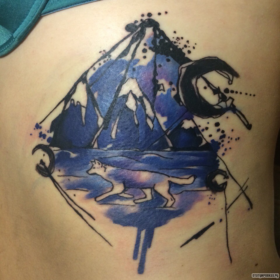 Фотография татуировки под названием «Волк и месяц и горы»