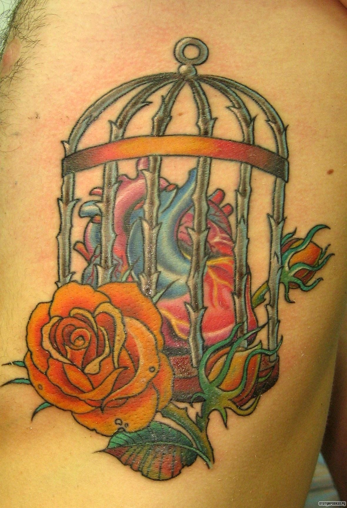 Фотография татуировки под названием «Сердце в клетке»