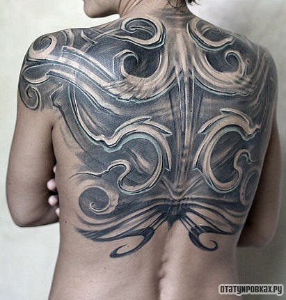 Фотография татуировки под названием «Узор на спине»
