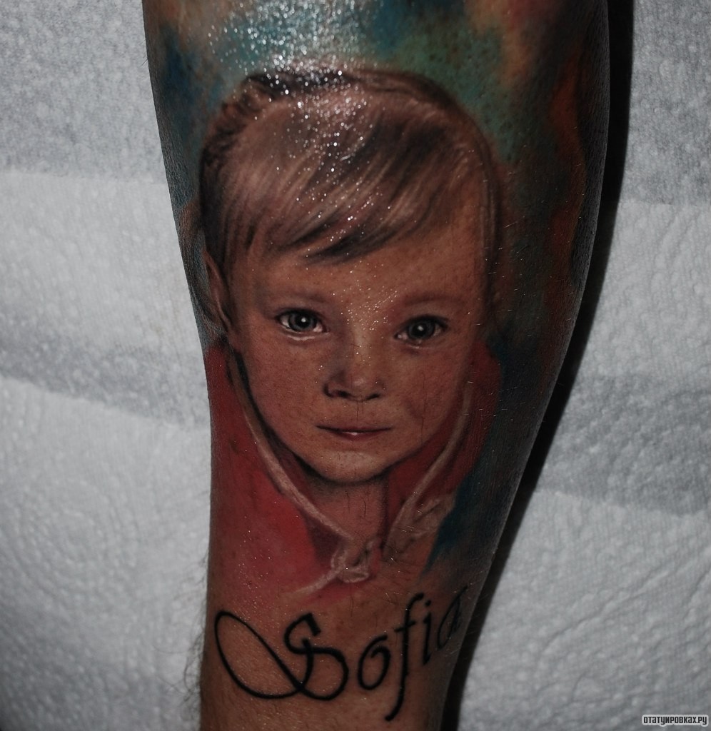Фотография татуировки под названием «Ребенок, девочка и надпись София»