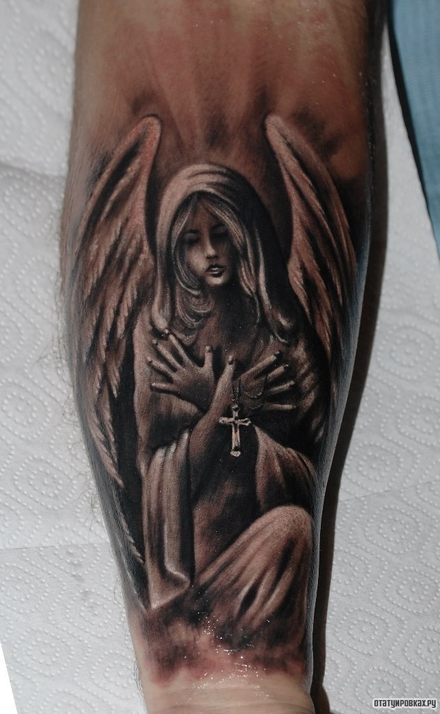 Фотография татуировки под названием «Ангел девушка с крестиком»