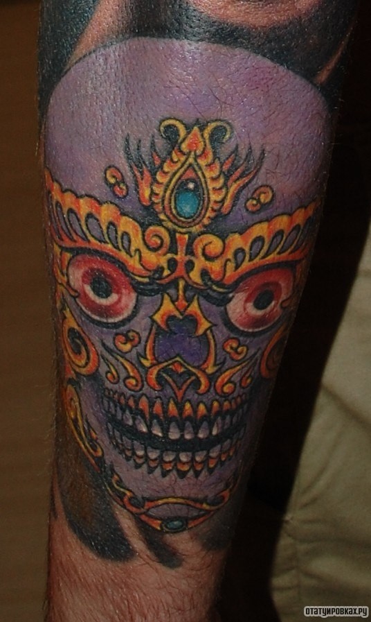 Фотография татуировки под названием «Сахарный череп»
