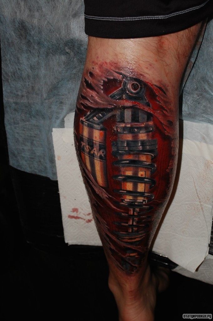 Фотография татуировки под названием «Поршень на икре»