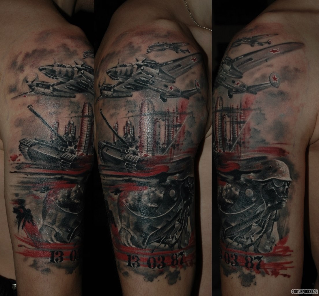 Фотография татуировки под названием «Самолеты, танки, война»