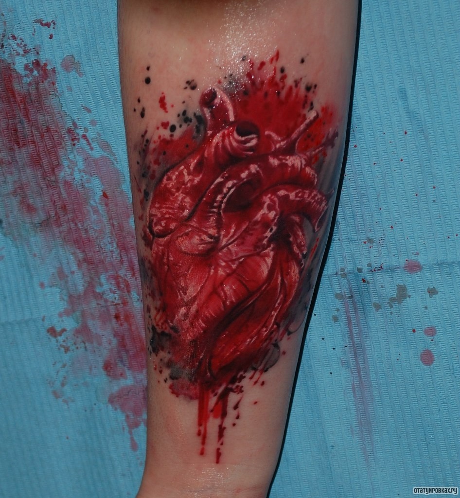 Фотография татуировки под названием «Кровавое сердце»