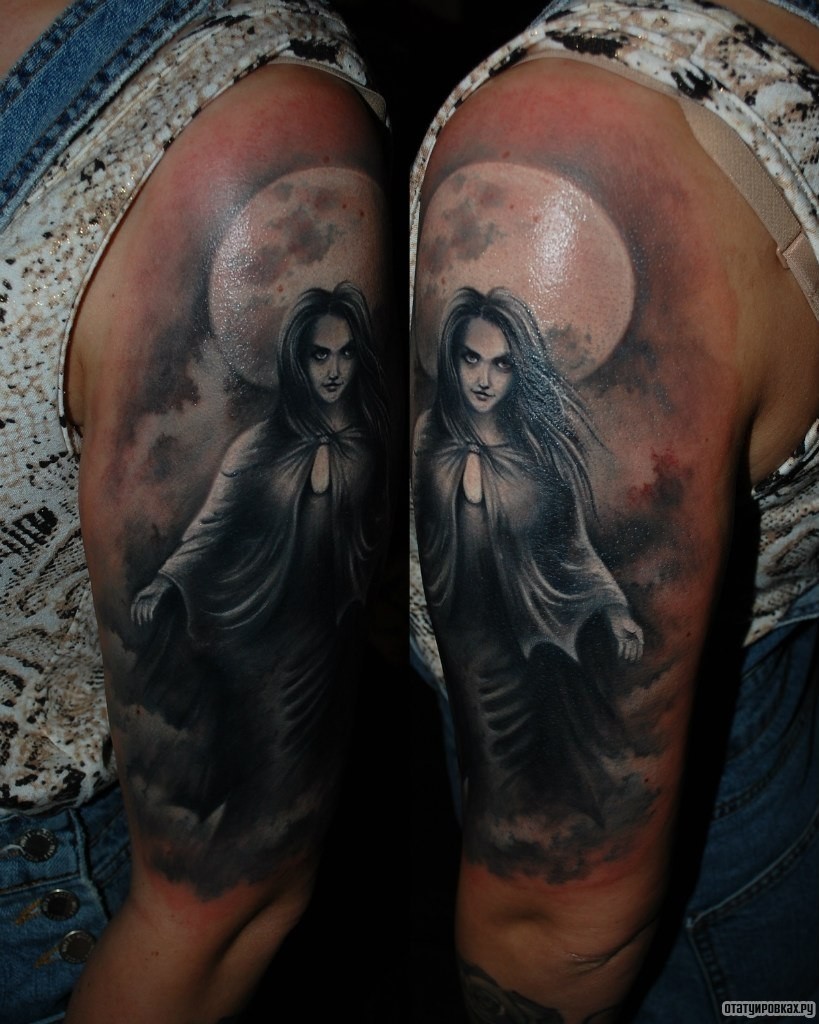 Фотография татуировки под названием «Девушка на фоне луны»