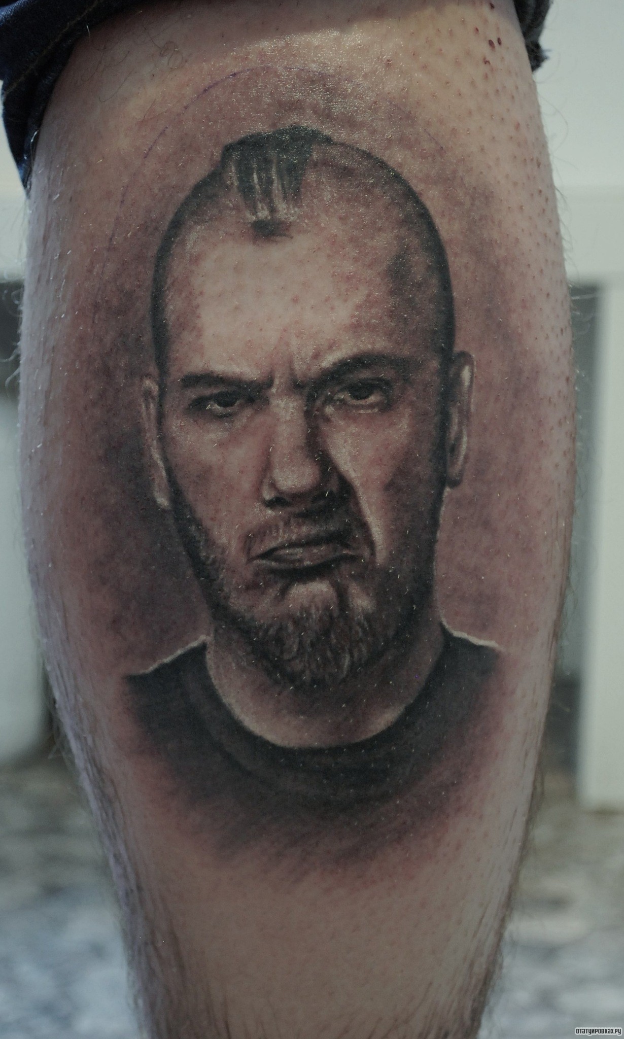 Фотография татуировки под названием «Портерт человека»