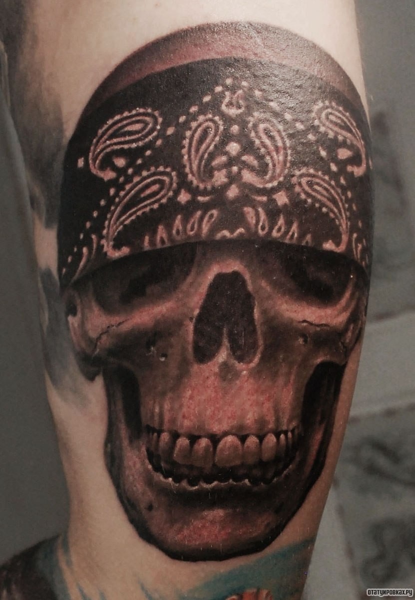 Фотография татуировки под названием «Череп в бандане»