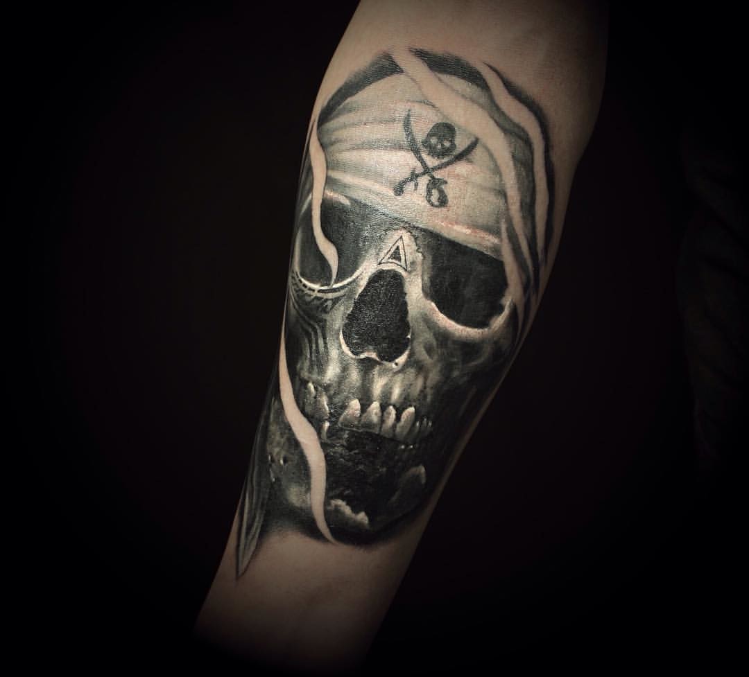 Фотография татуировки под названием «пират»