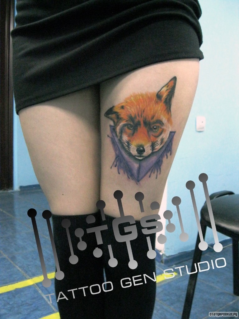 Фотография татуировки под названием «Лиса и треугольник»