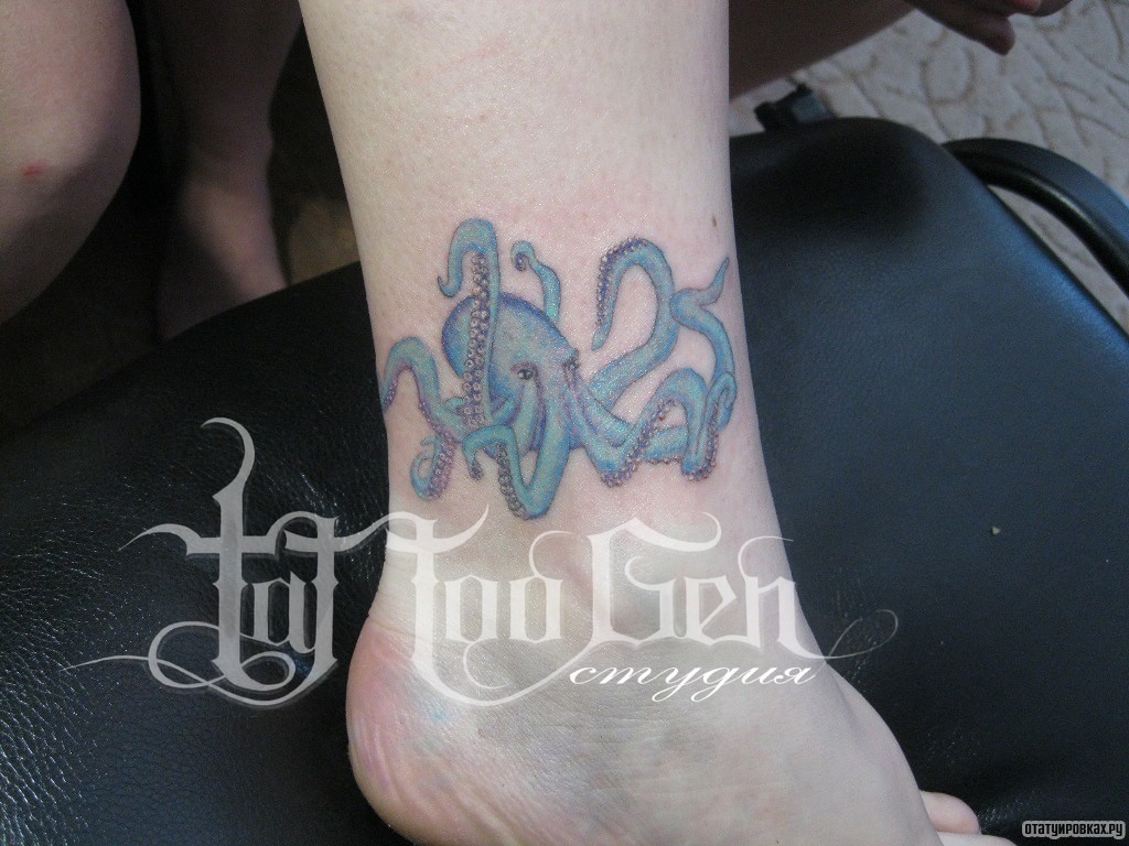 Фотография татуировки под названием «Синий осьминог»
