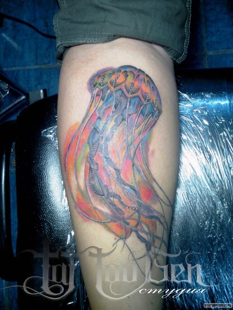 Фотография татуировки под названием «Цветная медуза»