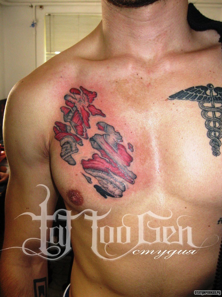 Фотография татуировки под названием «Под кожей»