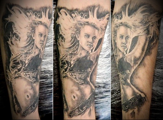 Фотография татуировки под названием «Девушка город грехов»