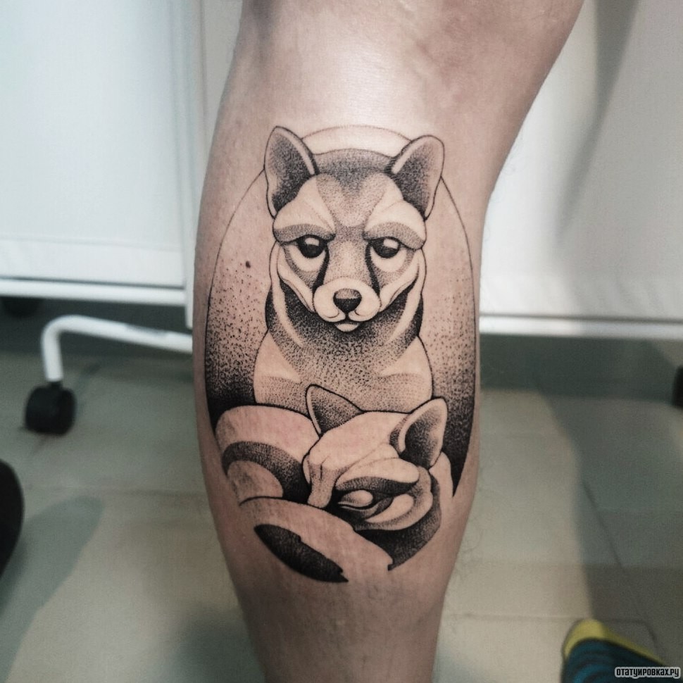 Фотография татуировки под названием «Две лисы»
