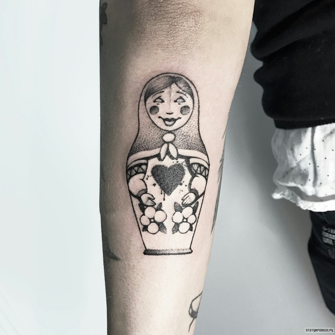 Фотография татуировки под названием «Матрешка»