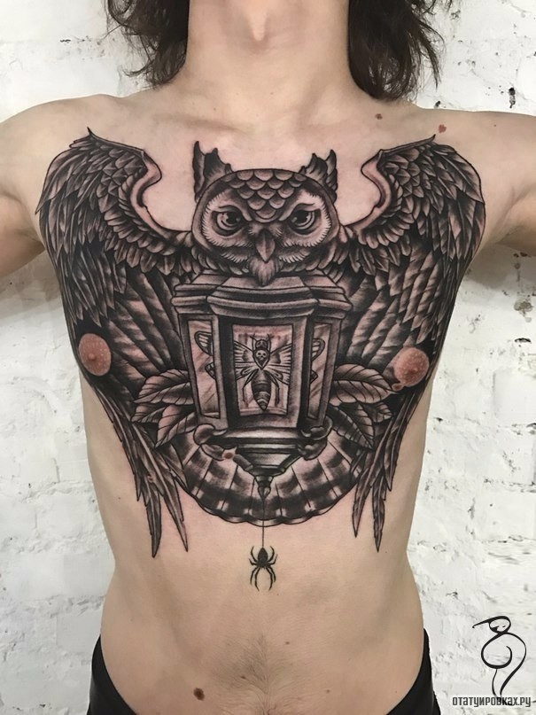 Фотография татуировки под названием «Сова с фонарем»