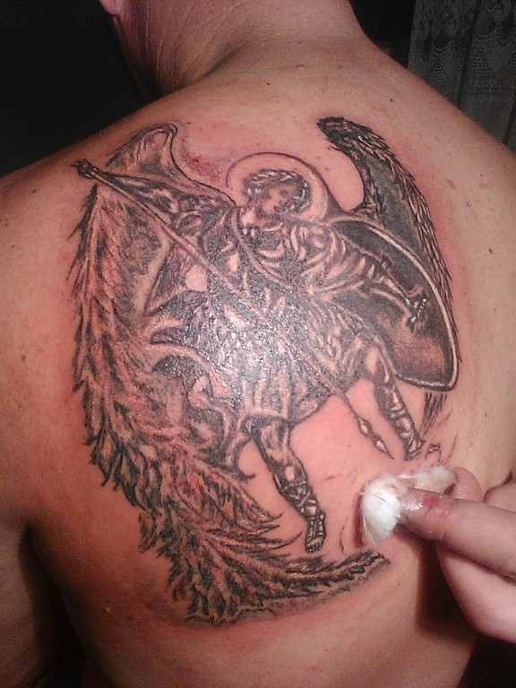 Фотография татуировки под названием «архангел»