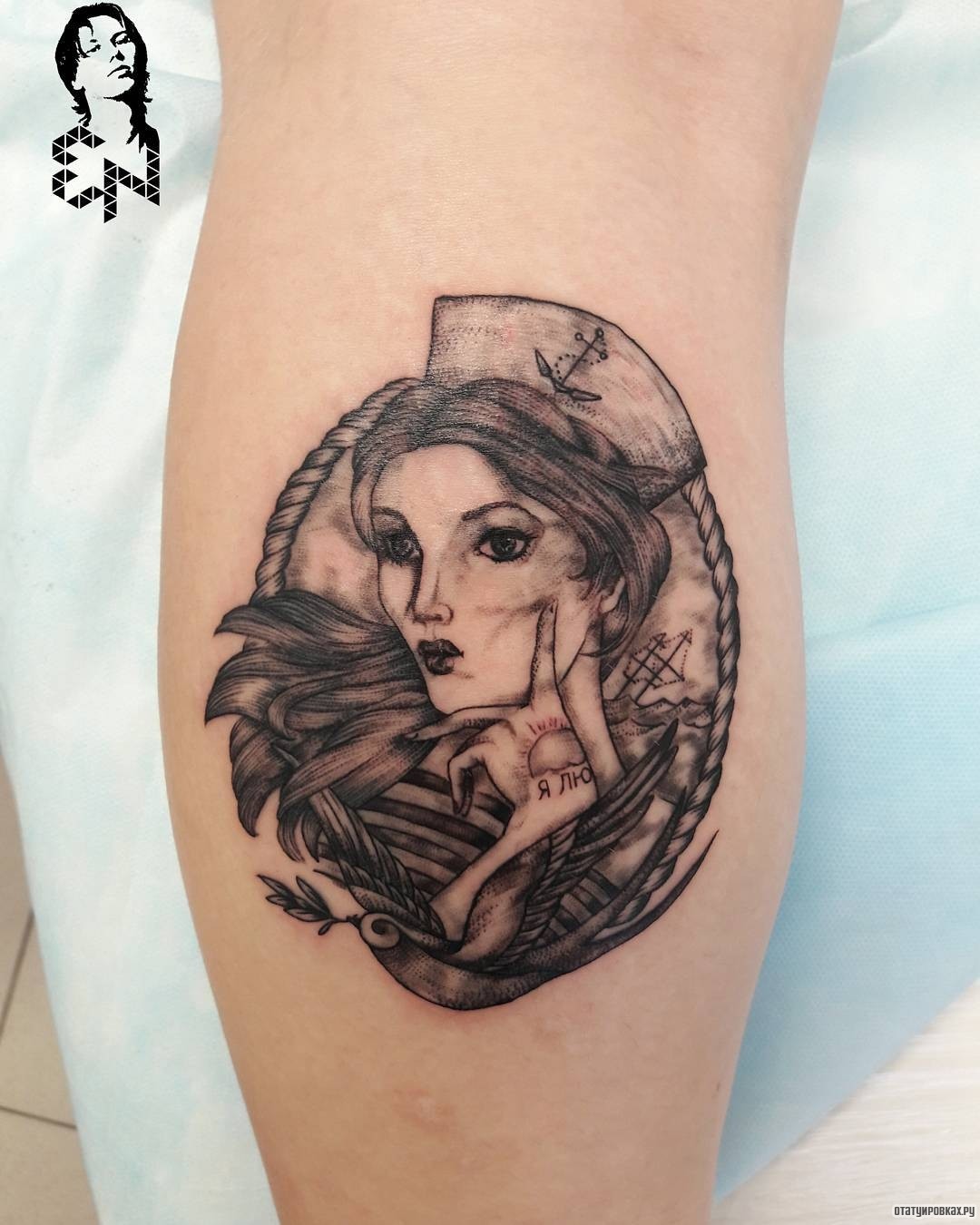 Фотография татуировки под названием «Девушка морячка»