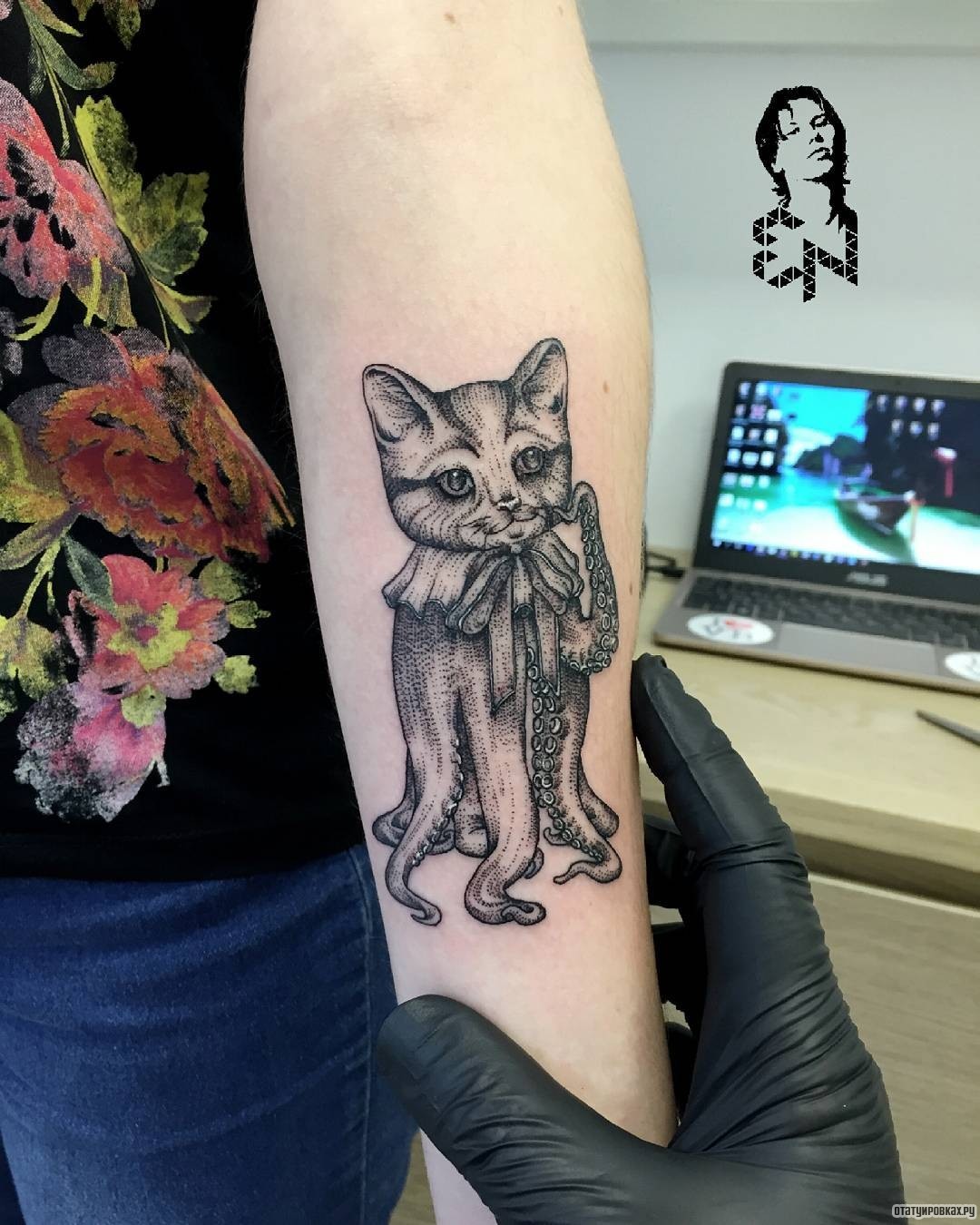 Фотография татуировки под названием «Кот осьминог»