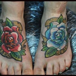 Две розы красная и синяя мастера Дмитрий Хлиханов