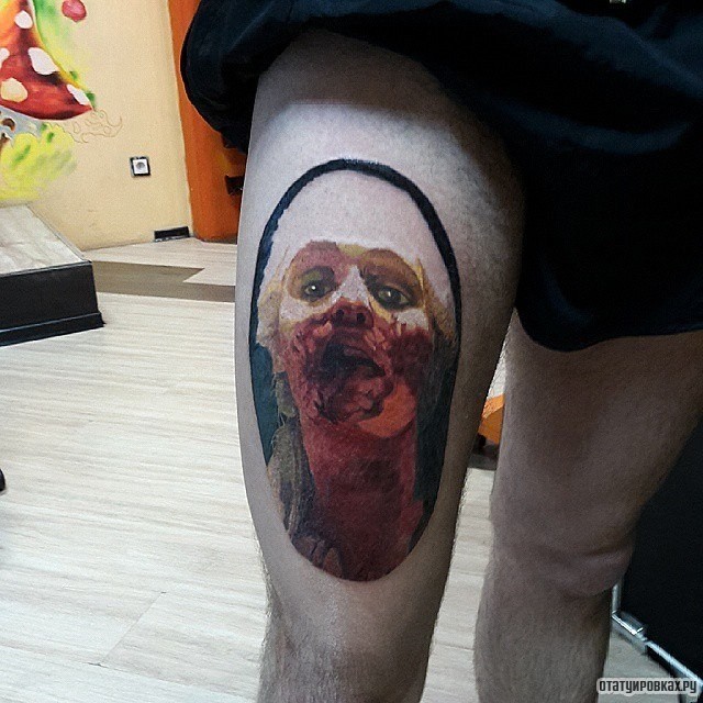 Фотография татуировки под названием «Кровавая девушка»