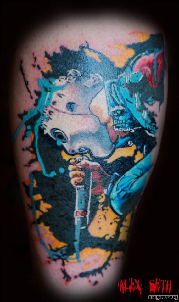 Фотография татуировки под названием «Человек с микрофоном»